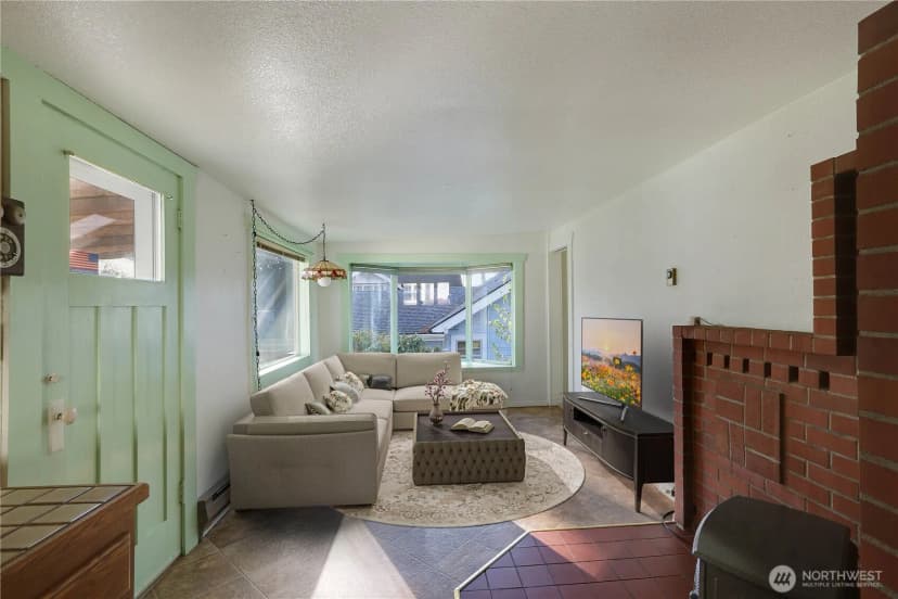 Property photo for 402 E Washington Street, Mount Vernon photo 18