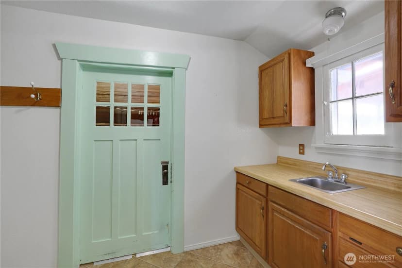 Property photo for 402 E Washington Street, Mount Vernon photo 26