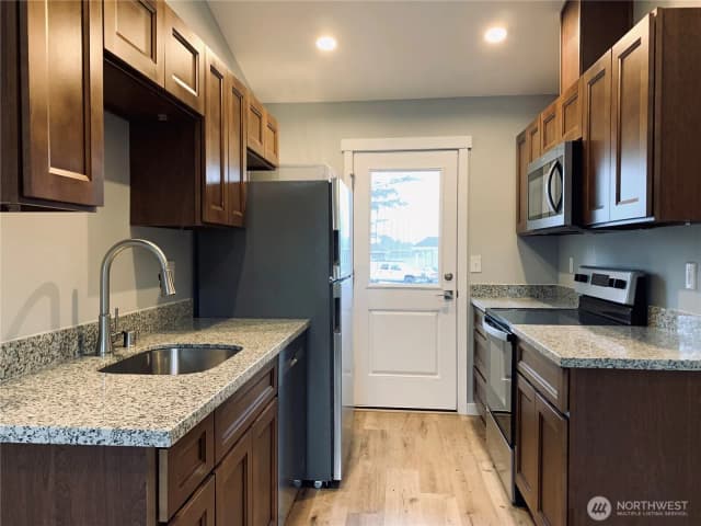 Property photo for 518 Dolphin Avenue Ne, Ocean Shores photo 3