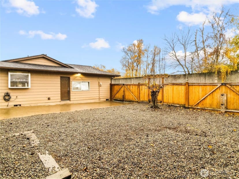 Property photo for 302 1st Avenue E, Pacific photo 34