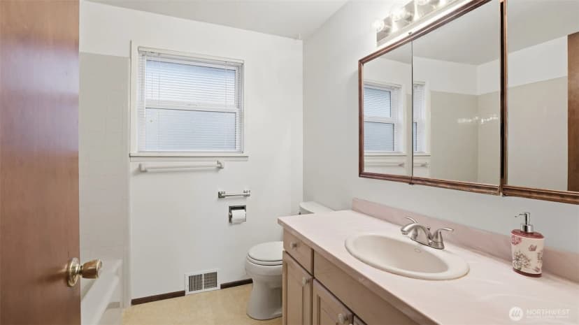 Property photo for 4521 S 160th Place, Tukwila photo 17