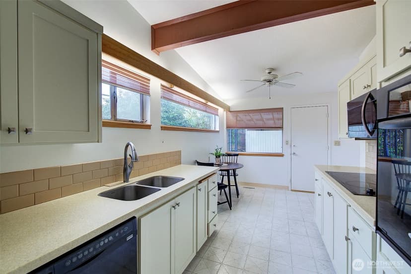 Property photo for 8501 42nd Street W, University Place photo 5