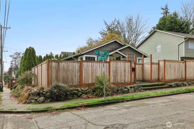 Property photo for 1755 Ne 89th Street, Seattle photo 2