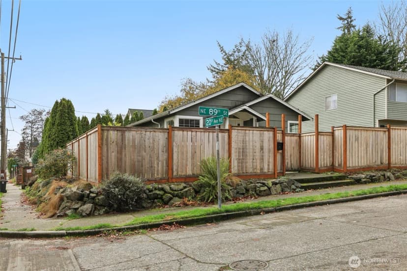 Property photo for 1755 Ne 89th Street, Seattle photo 2