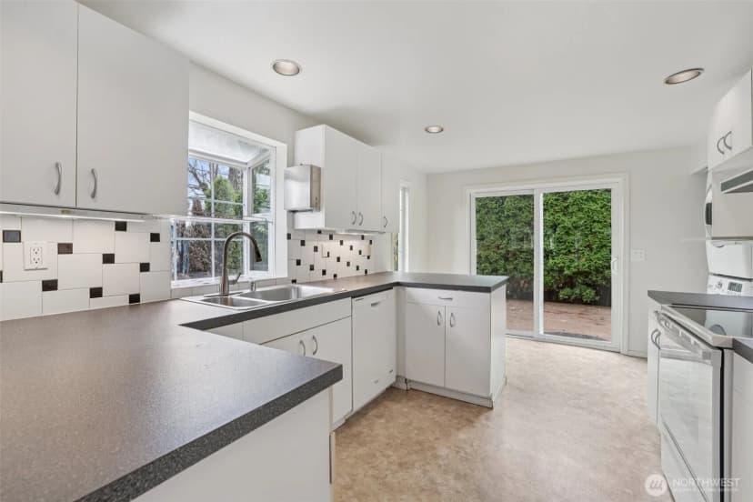 Property photo for 1755 Ne 89th Street, Seattle photo 11