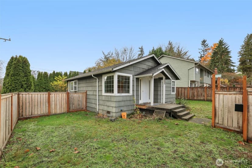 Property photo for 1755 Ne 89th Street, Seattle photo 3