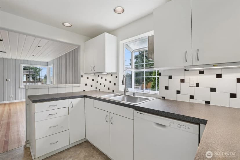 Property photo for 1755 Ne 89th Street, Seattle photo 15