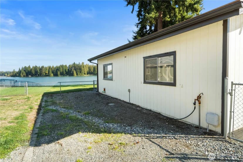 Property photo for 4904 N Island Drive, Bonney Lake photo 7
