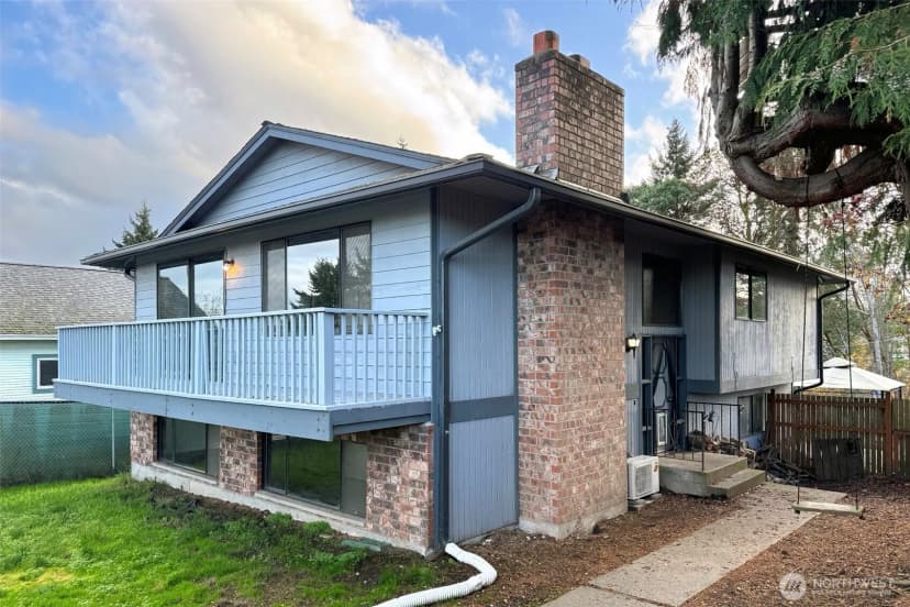 Property photo for 1624 W 8th Street, Port Angeles