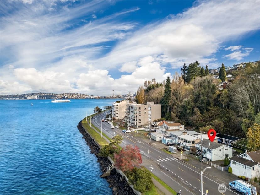 Property photo for 1324 Alki Avenue Sw, Seattle photo 2