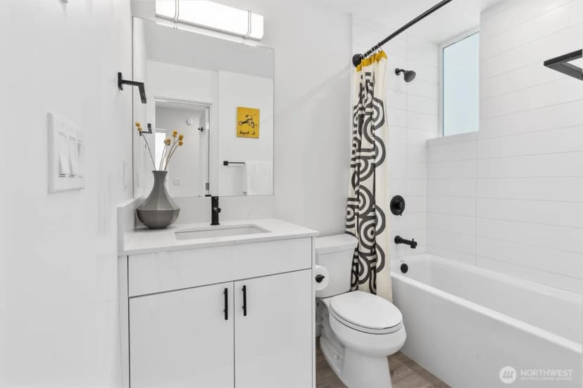 Property photo for 3642 A Interlake Avenue N, Seattle photo 11