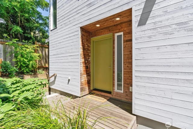 Property photo for 3642 A Interlake Avenue N, Seattle photo 4