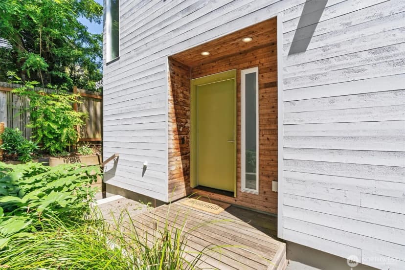 Property photo for 3642 A Interlake Avenue N, Seattle photo 4