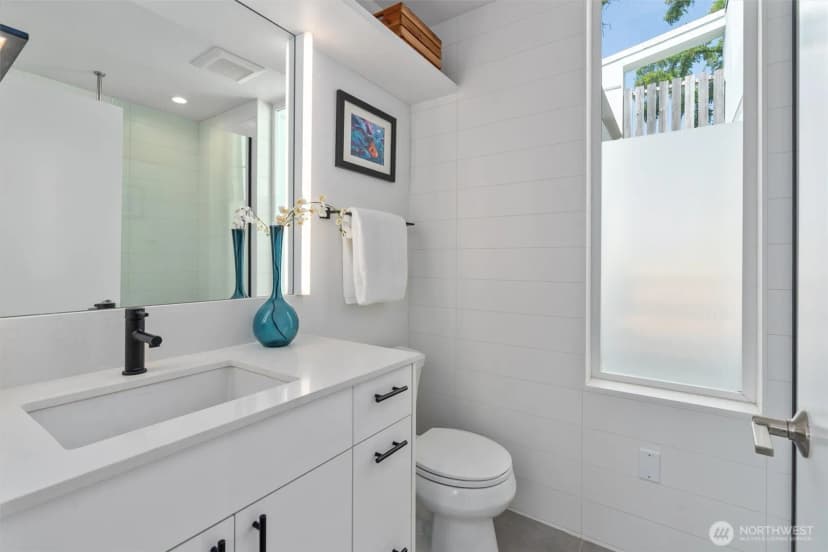 Property photo for 3642 A Interlake Avenue N, Seattle photo 23