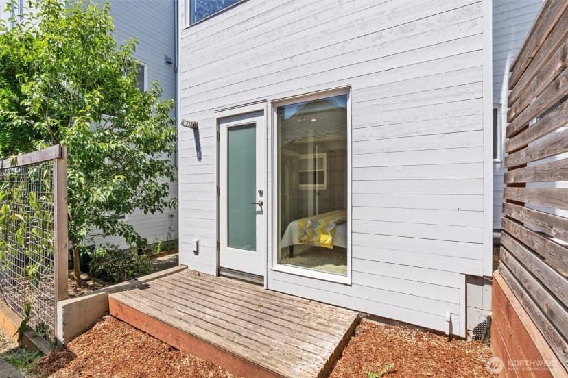 Property photo for 3642 A Interlake Avenue N, Seattle photo 10