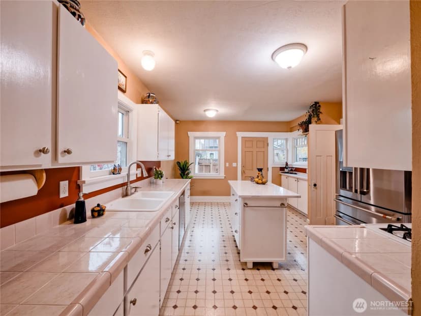 Property photo for 1028 N Oakes Street, Tacoma photo 9
