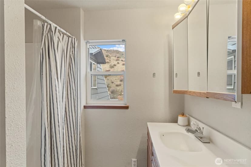 Property photo for 110 Bill Shaw Road, Pateros photo 30