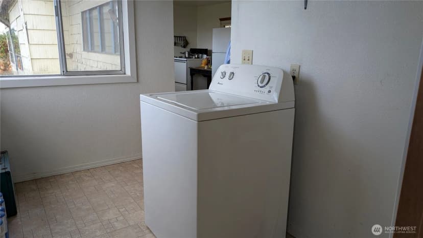 Property photo for 4904 Blue Lady Lane, Langley photo 9