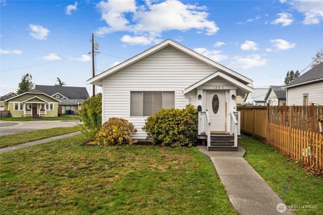 Property photo for 1206 Porter Street, Enumclaw photo 2