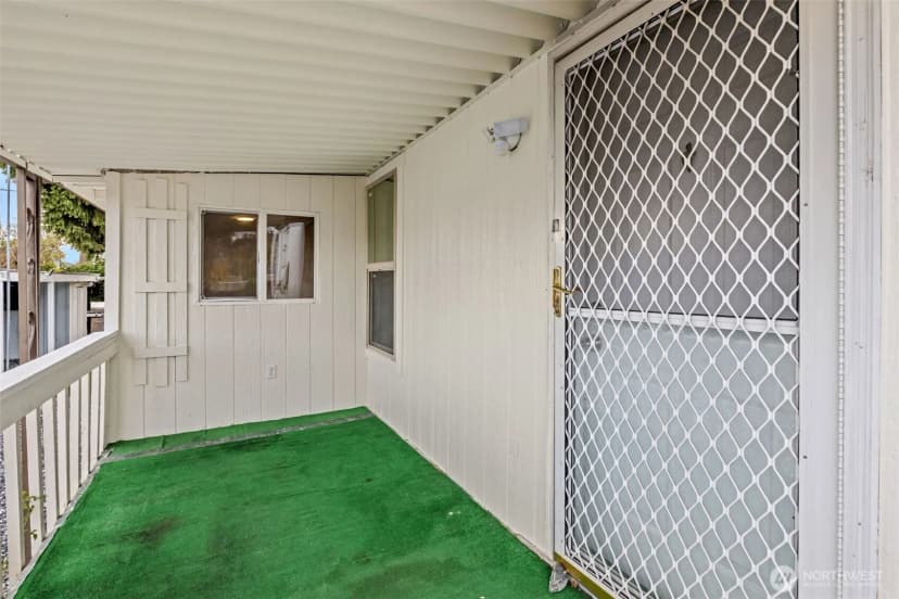 Property photo for 10302 Lakeview Avenue Sw #42, Lakewood photo 3