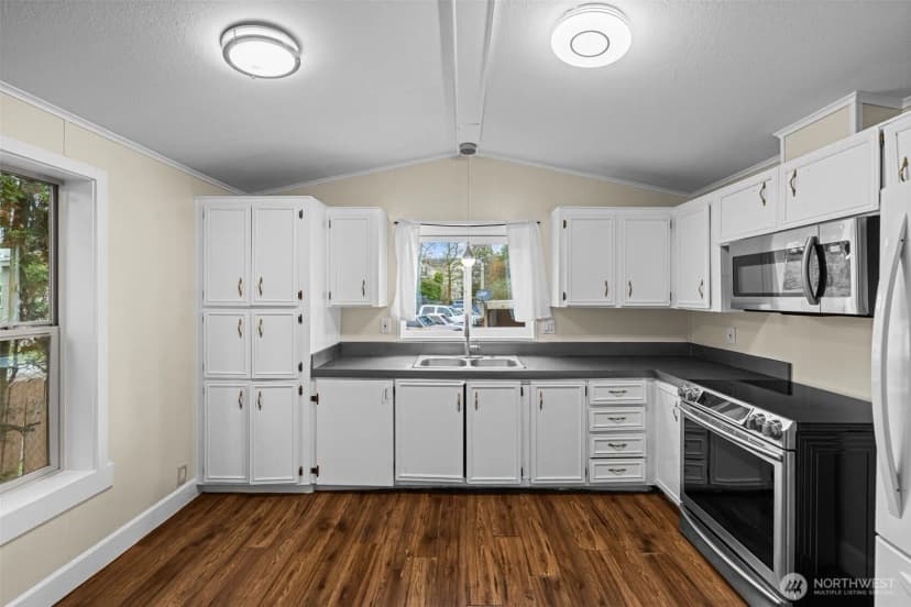 Property photo for 10302 Lakeview Avenue Sw #42, Lakewood photo 5