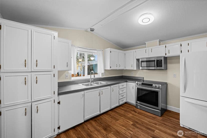 Property photo for 10302 Lakeview Avenue Sw #42, Lakewood photo 6