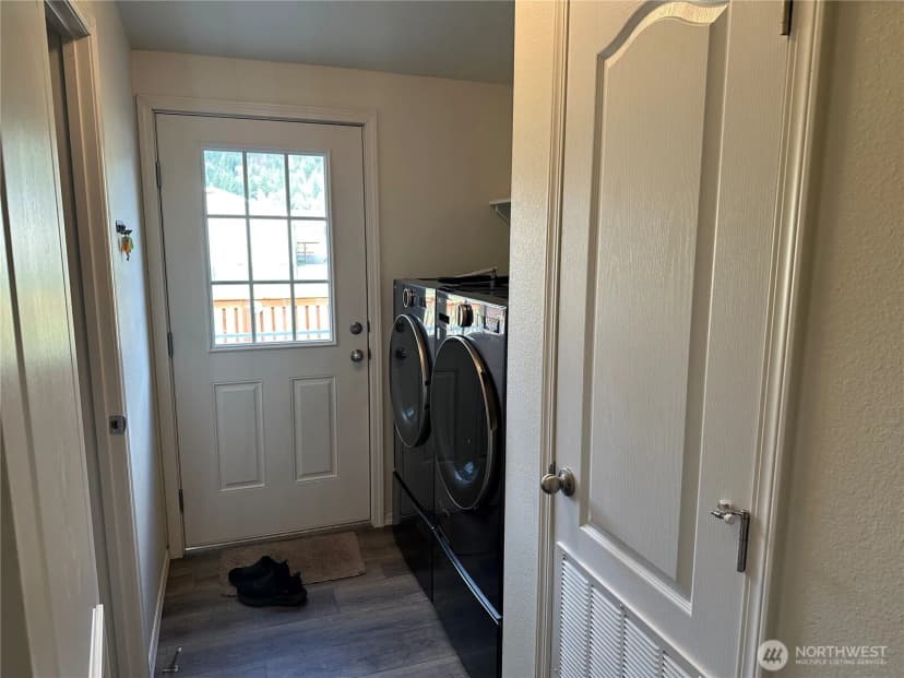 Property photo for 206 Mossyrock Road W, Mossyrock photo 11