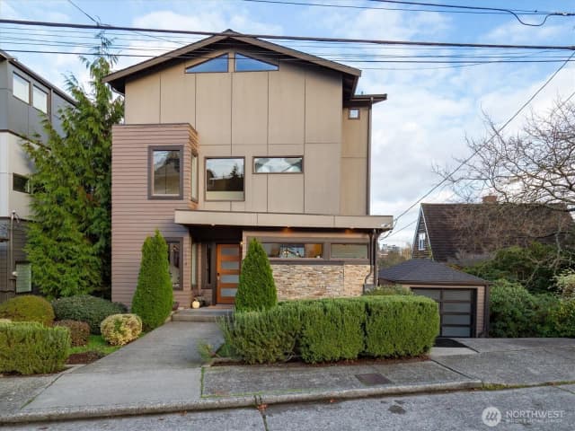 Property photo for 5614 40th Avenue W, Seattle photo 2