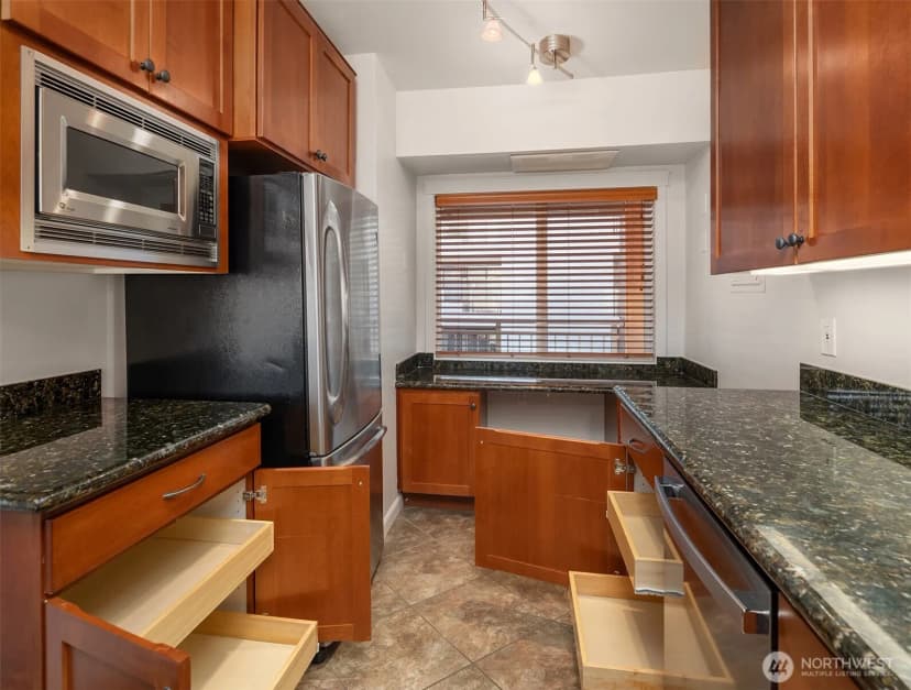 Property photo for 130 105th Avenue Se #c-314, Bellevue photo 7