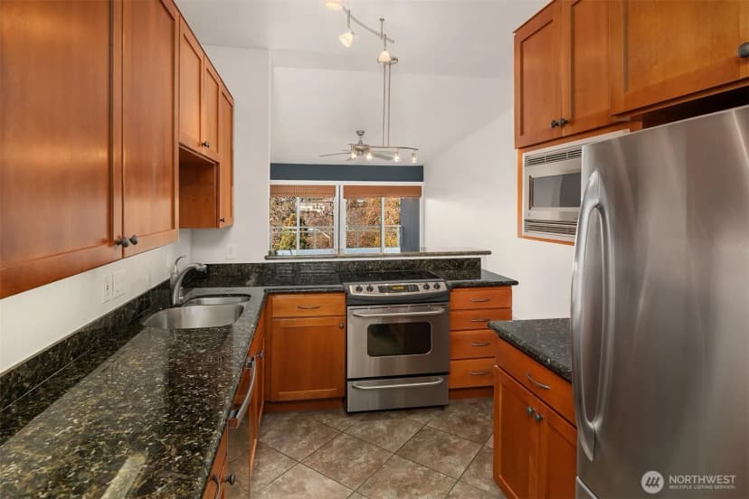Property photo for 130 105th Avenue Se #c-314, Bellevue photo 6