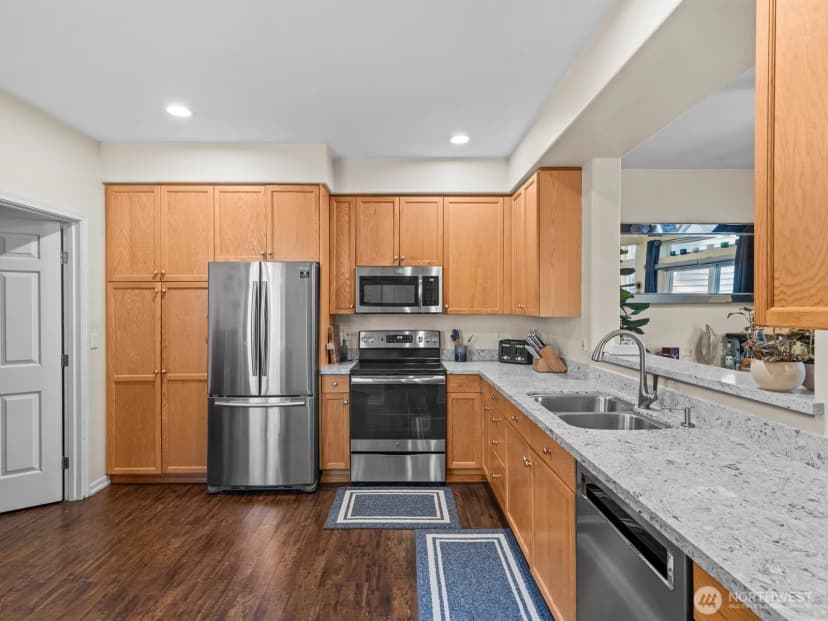 Property photo for 4612 Ne 6th Place, Renton photo 6