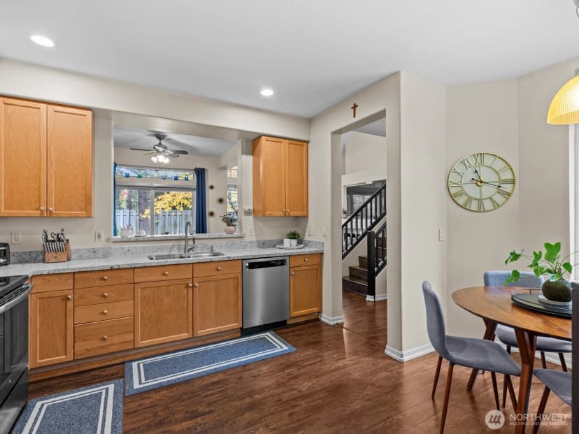 Property photo for 4612 Ne 6th Place, Renton photo 7