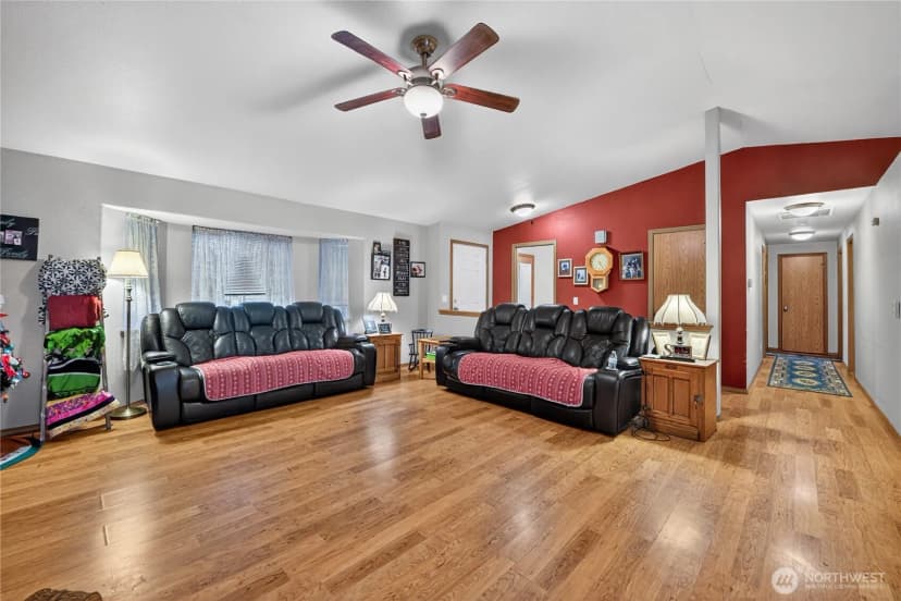 Property photo for 214 Cedar Street E, Roy photo 7