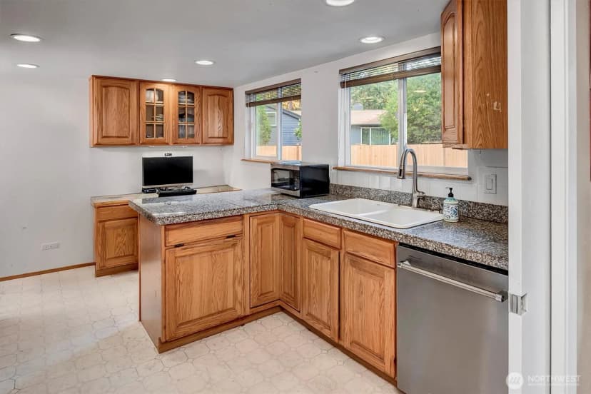 Property photo for 15035 Ne 16th Street, Bellevue photo 10