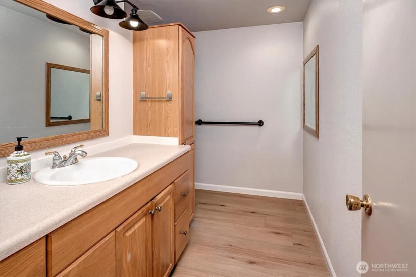 Property photo for 15035 Ne 16th Street, Bellevue photo 24