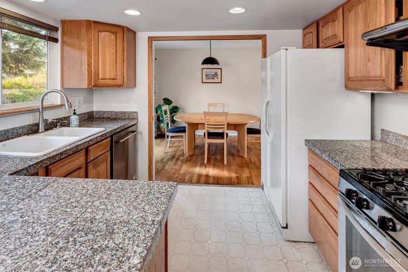 Property photo for 15035 Ne 16th Street, Bellevue photo 9
