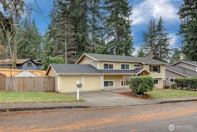 Property photo for 15035 Ne 16th Street, Bellevue photo 2