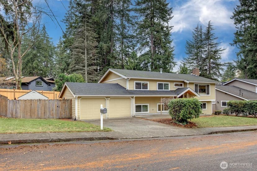Property photo for 15035 Ne 16th Street, Bellevue photo 2