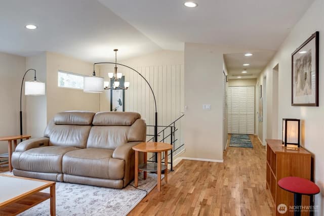 Property photo for 15035 Ne 16th Street, Bellevue photo 5
