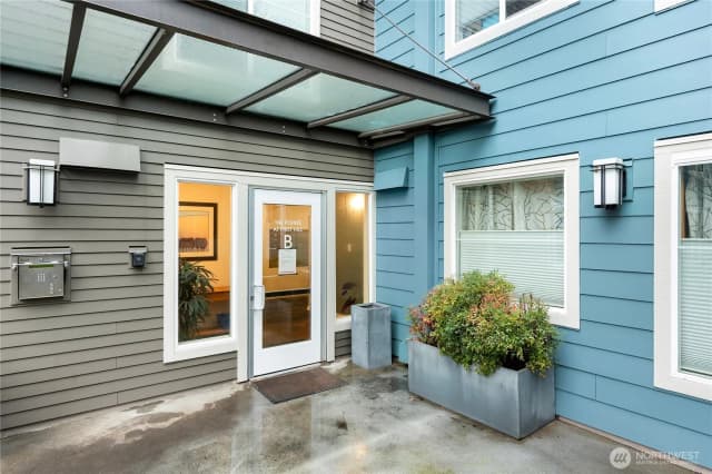 Property photo for 300 10th Avenue ##b-105, Seattle photo 3