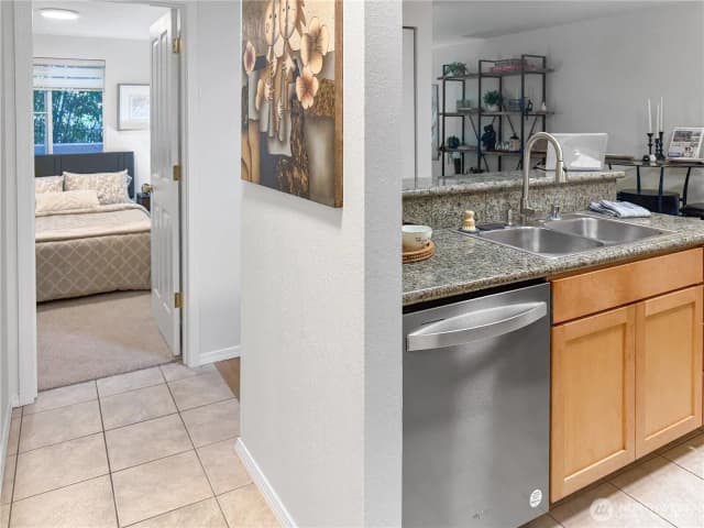 Property photo for 300 10th Avenue ##b-105, Seattle photo 5