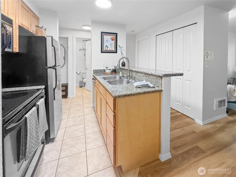 Property photo for 300 10th Avenue ##b-105, Seattle photo 18