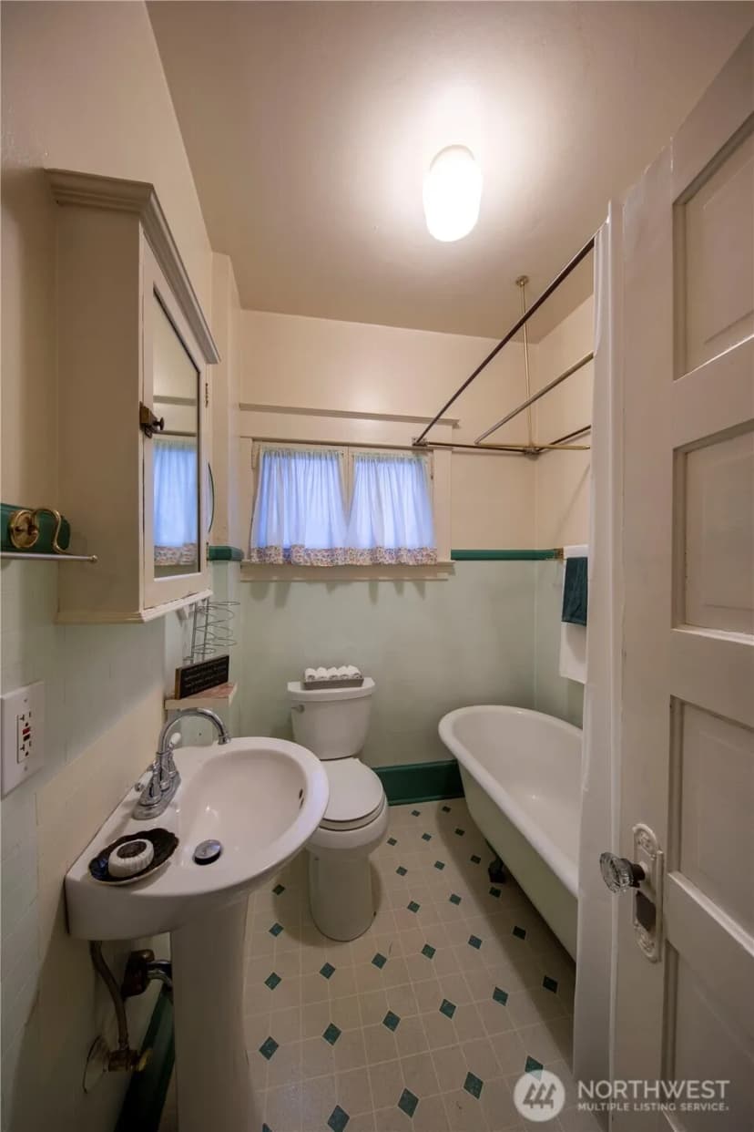 Property photo for 3427 Oakes Avenue, Everett photo 11