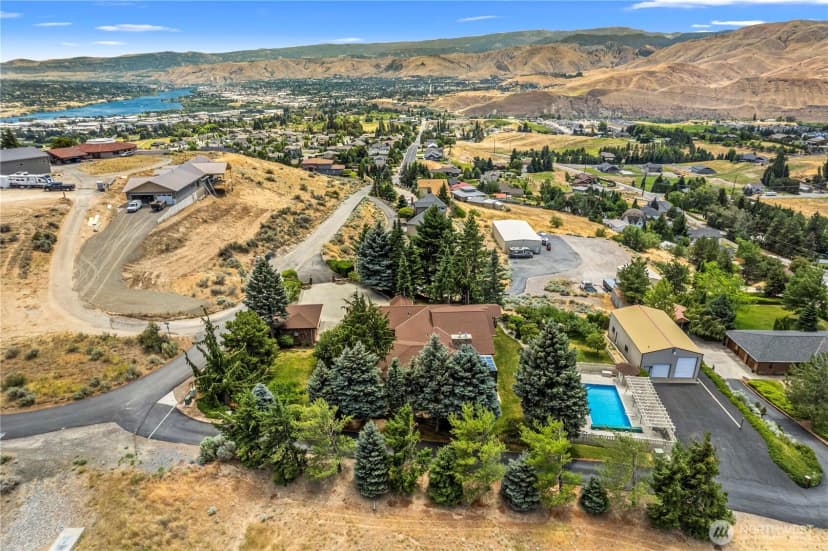Property photo for 3822 School Street, Wenatchee photo 2