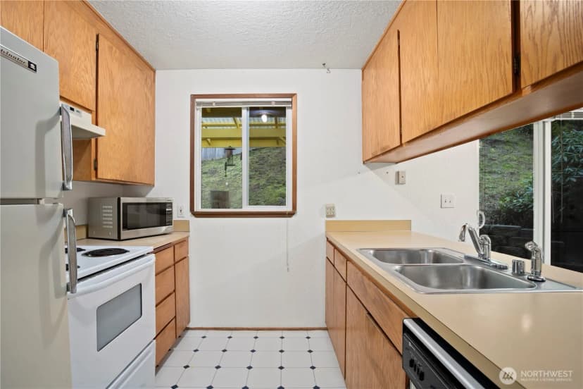 Property photo for 4334 Grand Avenue, Everett photo 9