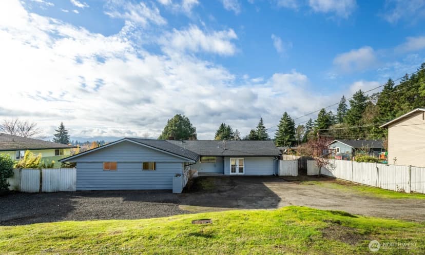 Property photo for 4435 Petersville Rd Ne, Bremerton photo 2