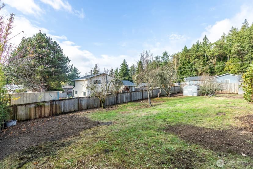 Property photo for 4435 Petersville Rd Ne, Bremerton photo 9