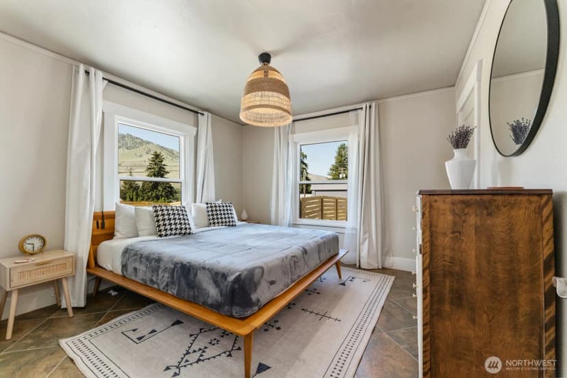 Property photo for 704 E Woodin Avenue, Chelan photo 15