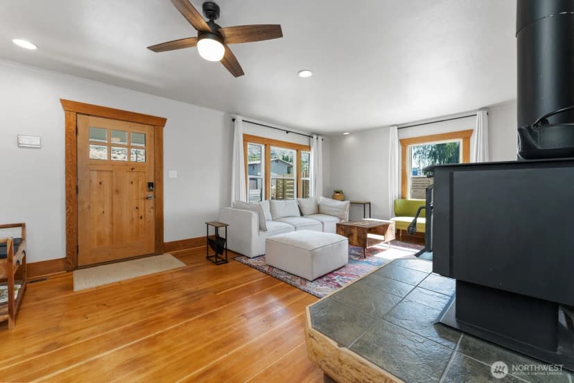 Property photo for 704 E Woodin Avenue, Chelan photo 7