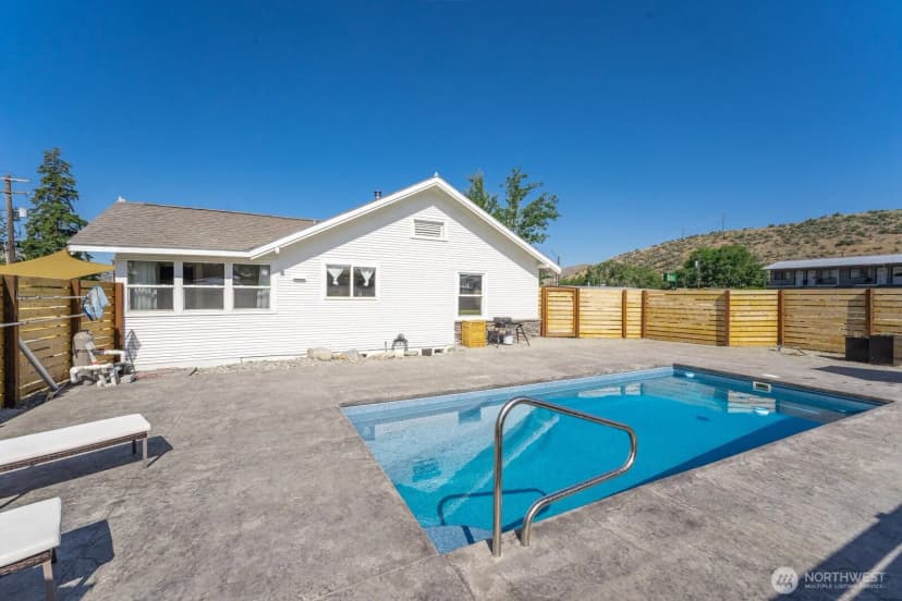 Property photo for 704 E Woodin Avenue, Chelan photo 31
